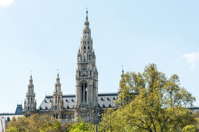 Low angle view of rathausgalerie at marienplatz against clear blue sky