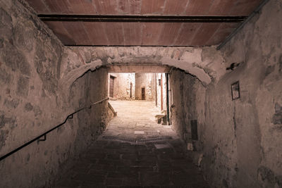 Archway amidst walls