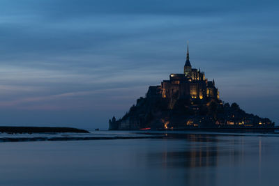 Le mont-saint-michel in the night.