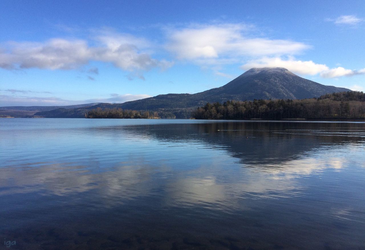 mountain, water, mountain range, lake, tranquil scene, tranquility, scenics, sky, beauty in nature, reflection, cloud - sky, nature, waterfront, cloud, idyllic, blue, non-urban scene, calm, day, outdoors