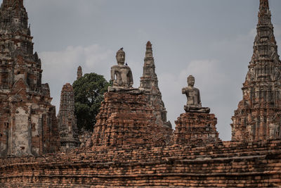 Statue of historic building against sky