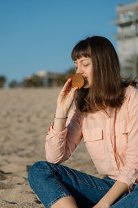 Young woman eating food