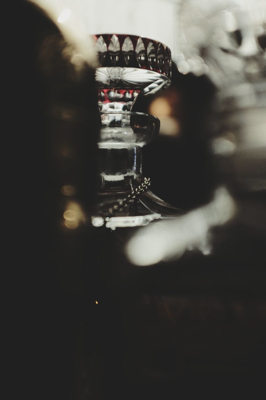 CLOSE-UP OF GLASS OF BEER