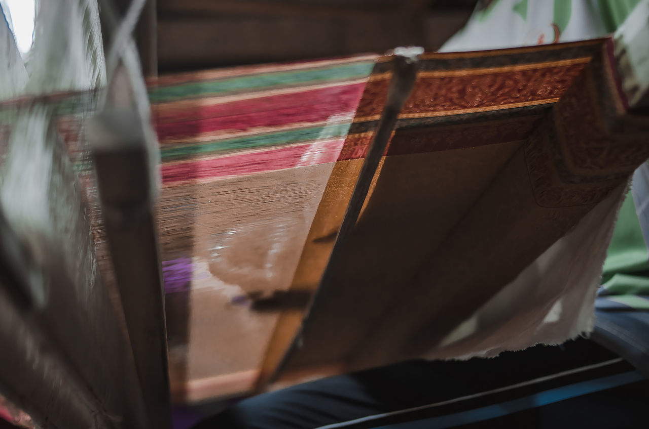 HIGH ANGLE VIEW OF PIANO KEYS AT HOME