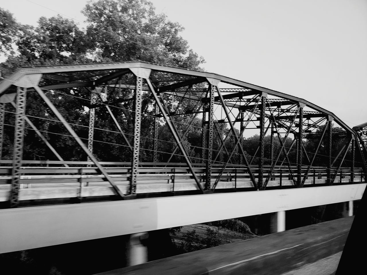 LOW ANGLE VIEW OF ARCH BRIDGE AGAINST SKY