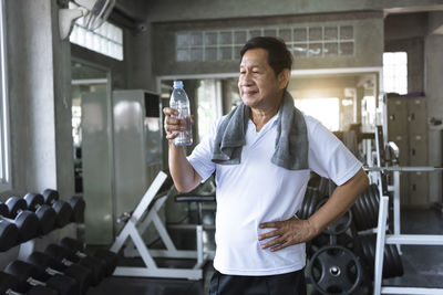 Full length of a man drinking glass