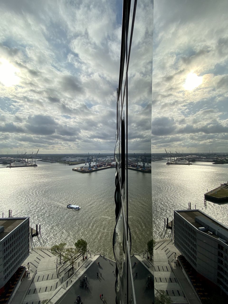 PANORAMIC VIEW OF SEA AGAINST SKY