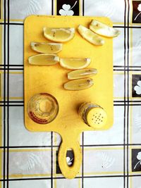 Close-up of sliced lemons on cutting board