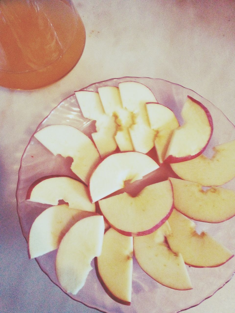 HIGH ANGLE VIEW OF CHOPPED FRUITS AND TABLE