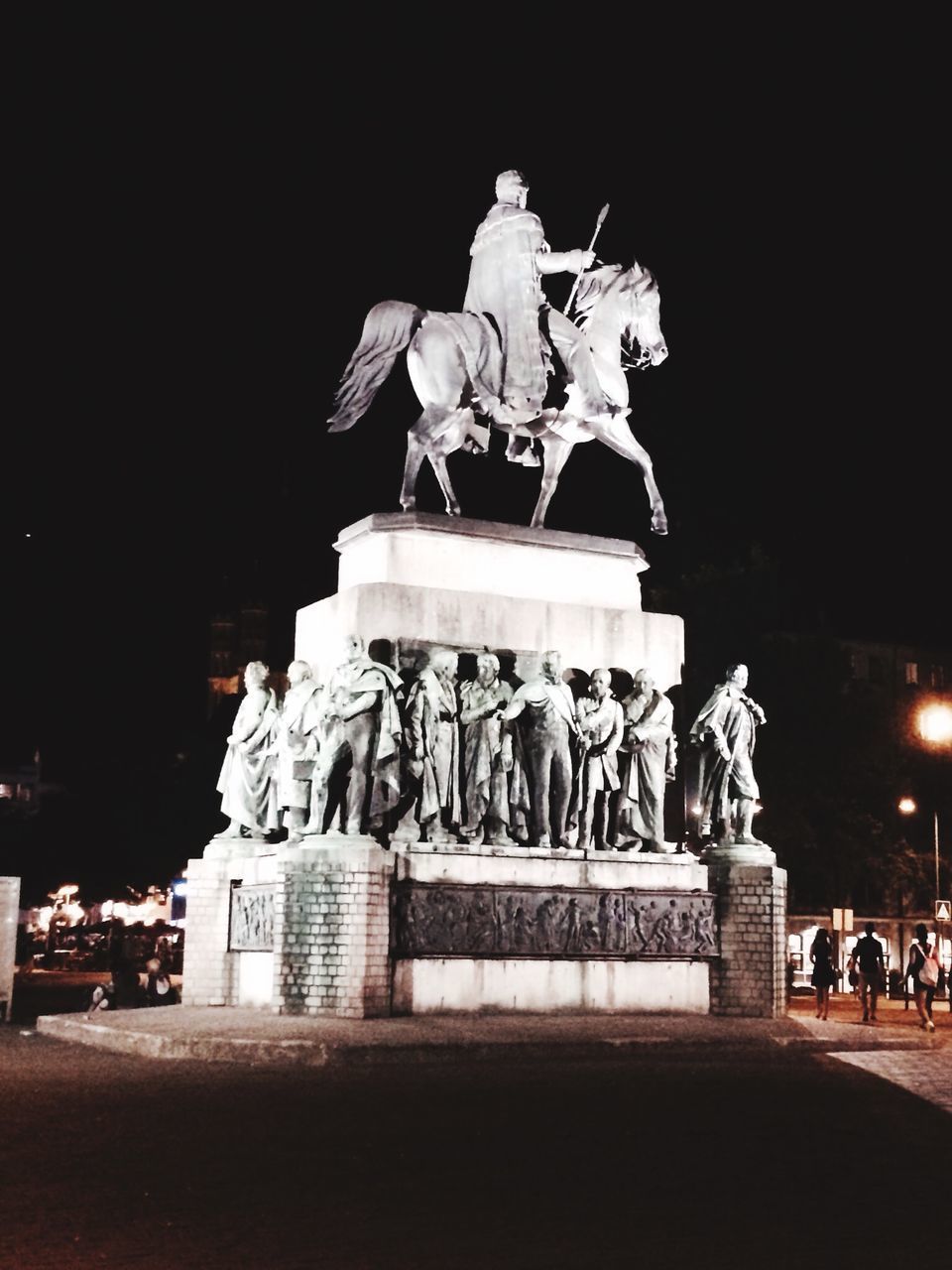 LOW ANGLE VIEW OF STATUE