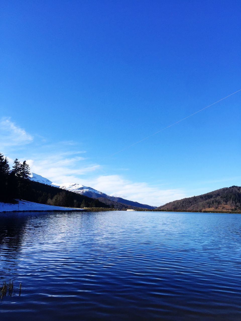 beauty in nature, tranquility, blue, tranquil scene, scenics, nature, lake, water, waterfront, mountain, outdoors, no people, rippled, day, sky, mountain range, clear sky