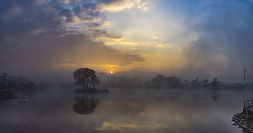 Sunrise from taudaha lake.