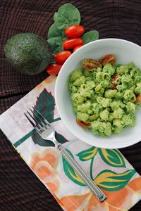 Spinach-avocado pasta salad