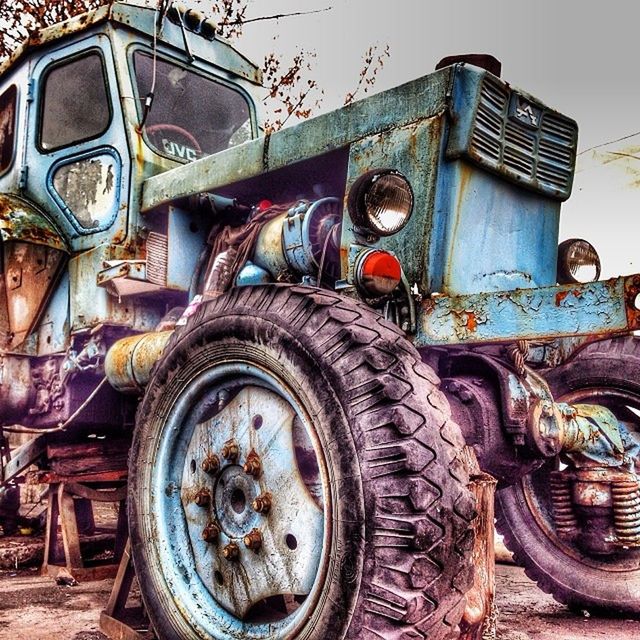 mode of transport, land vehicle, transportation, abandoned, stationary, wheel, car, obsolete, old, rusty, tire, run-down, damaged, outdoors, old-fashioned, day, deterioration, no people, parking, parked