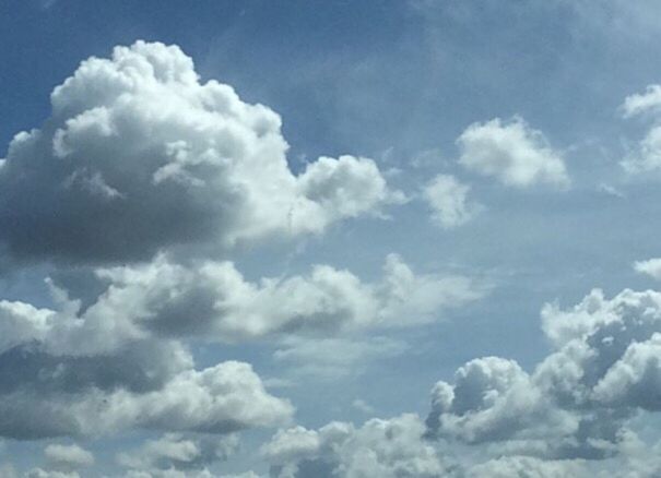 sky, cloud - sky, sky only, beauty in nature, tranquility, scenics, low angle view, nature, tranquil scene, cloudscape, white color, cloudy, cloud, backgrounds, blue, fluffy, idyllic, white, full frame, day