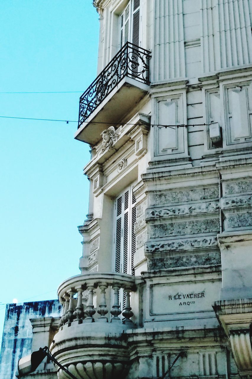 LOW ANGLE VIEW OF BUILDING AGAINST CLEAR SKY