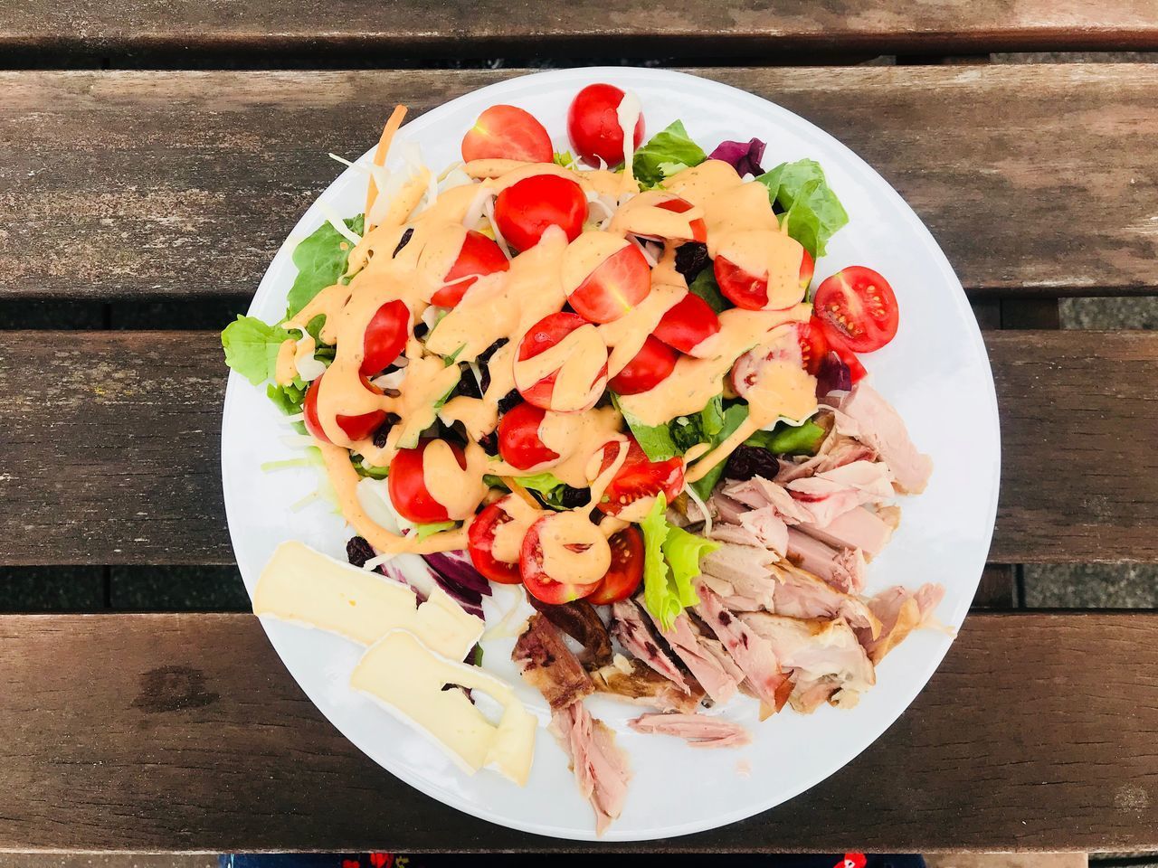 HIGH ANGLE VIEW OF CHOPPED FRUITS IN PLATE