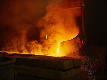 Liquid copper is filled into casting moulds