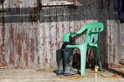 Abandoned chair in room