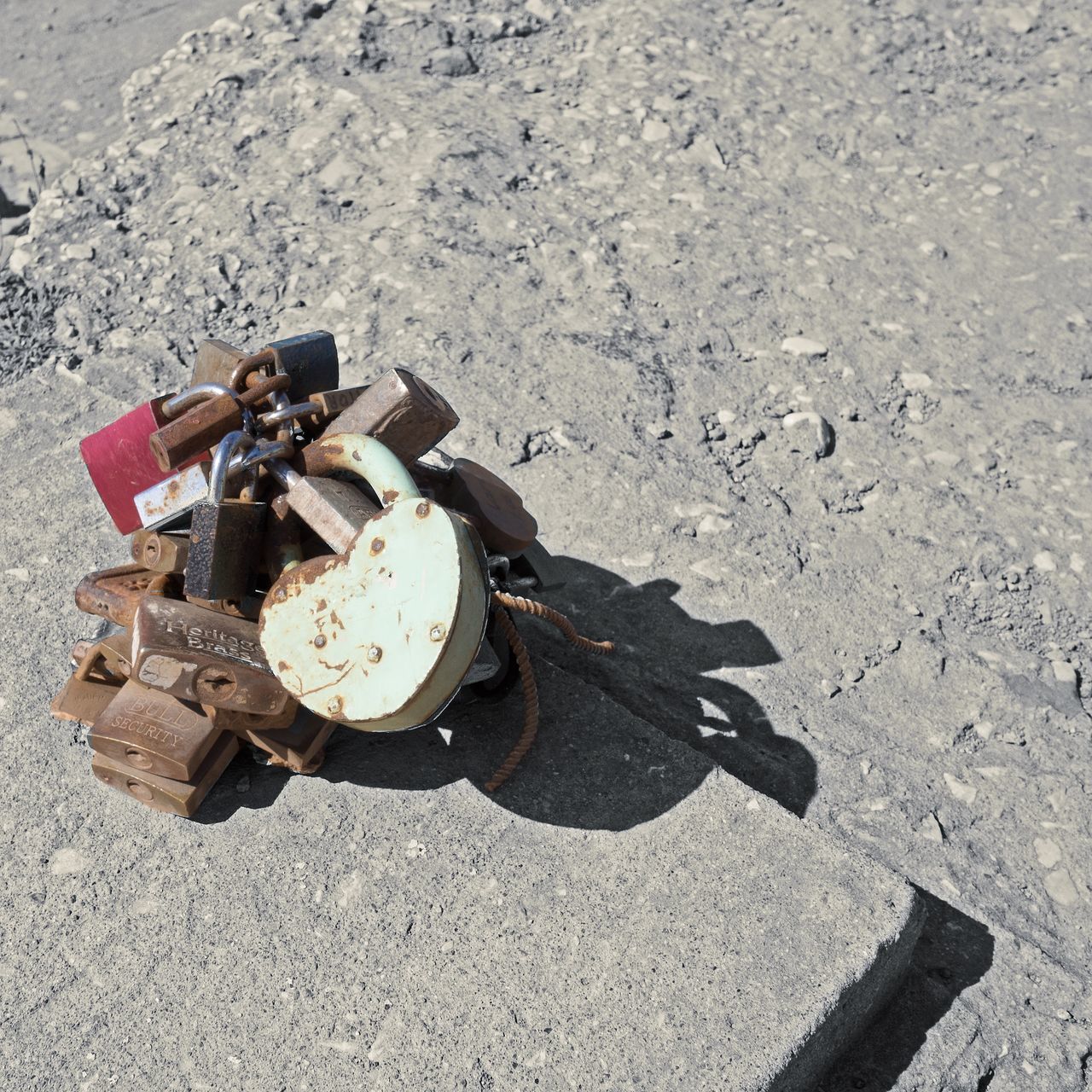 HIGH ANGLE VIEW OF COIN-OPERATED BINOCULARS ON SAND AT BEACH