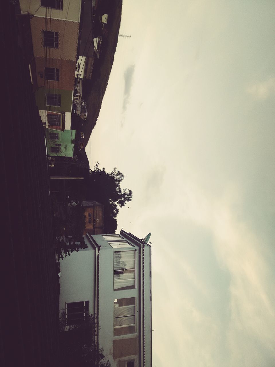 LOW ANGLE VIEW OF BUILDINGS AGAINST SKY