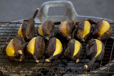 Roasted banana is placed on a steel grate.