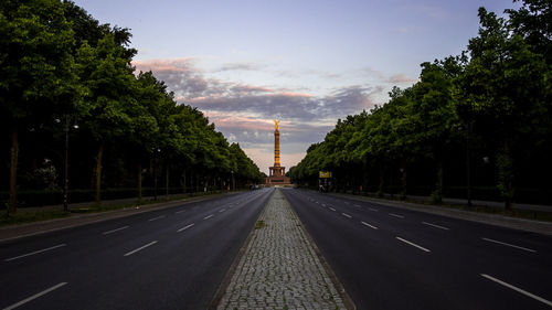 Road leading towards victory column against sky during sunset