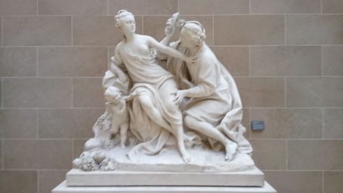 Statue of angel against wall