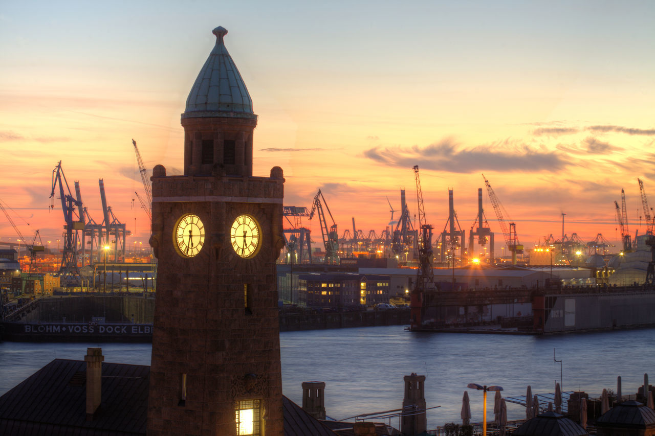 Hamburg, Harbour, St.- St., Pauli, Pauli-, Landungsbrücken, Landungsbruecken, at, Dusk