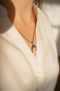 Midsection of woman wearing pearl jewelry
