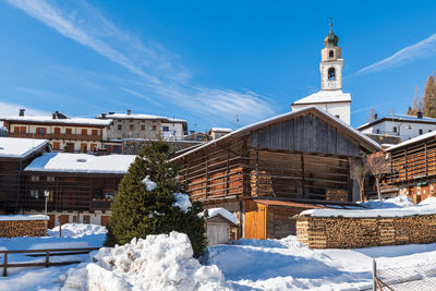 Historic village of sauris di sotto in the snow. winter dream. italy