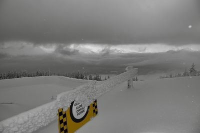 The slope is closed, the clouds scould not