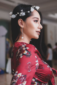 Close-up of young woman wearing flowers