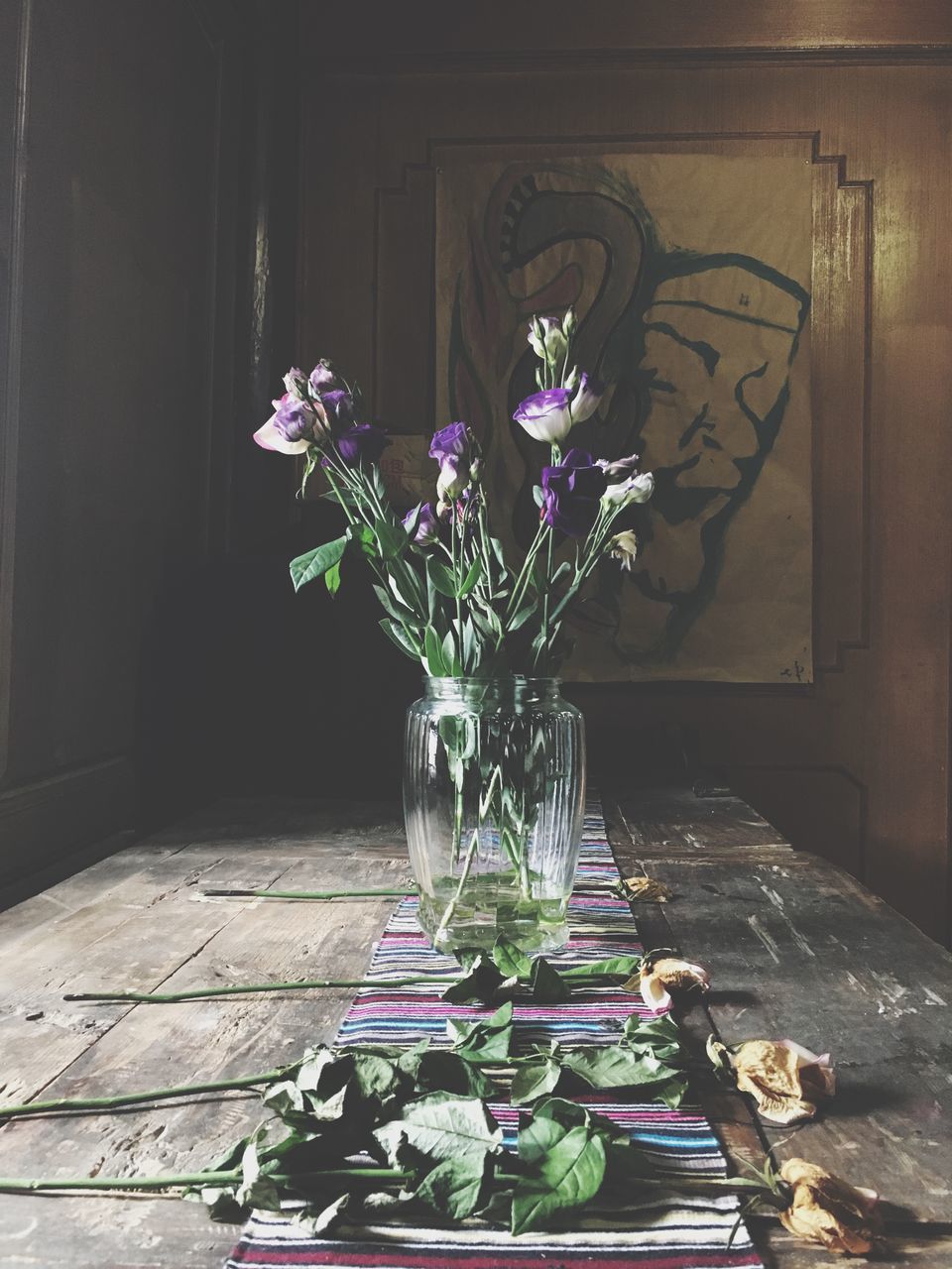 FLOWER POT ON TABLE