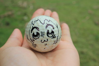 Close-up of hand holding paper