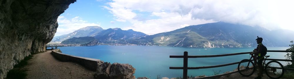 Panoramic view of lake and mountains against sky