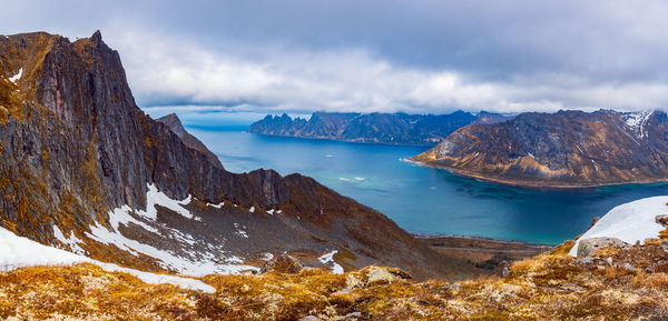 Panoramic view of lake and mountains against sky