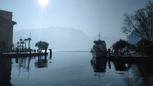 Foggy gardalake