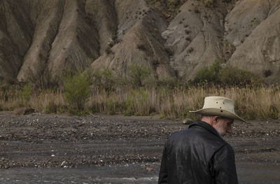 Adult man in cowboy hat in oasis of desert. almeria, spain