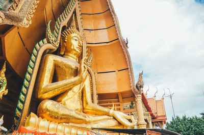 Statue of temple against sky