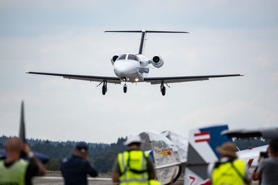 Aircraft final landing 