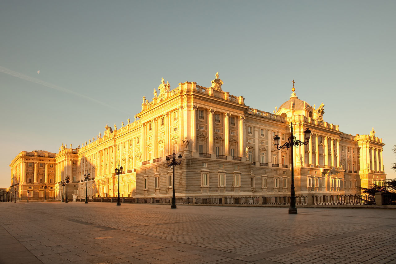 VIEW OF BUILDINGS AGAINST SKY