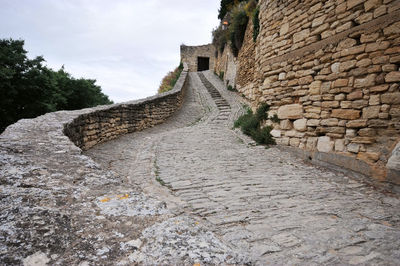 Photo of the path in gordes,where is the typical medieval town in south france