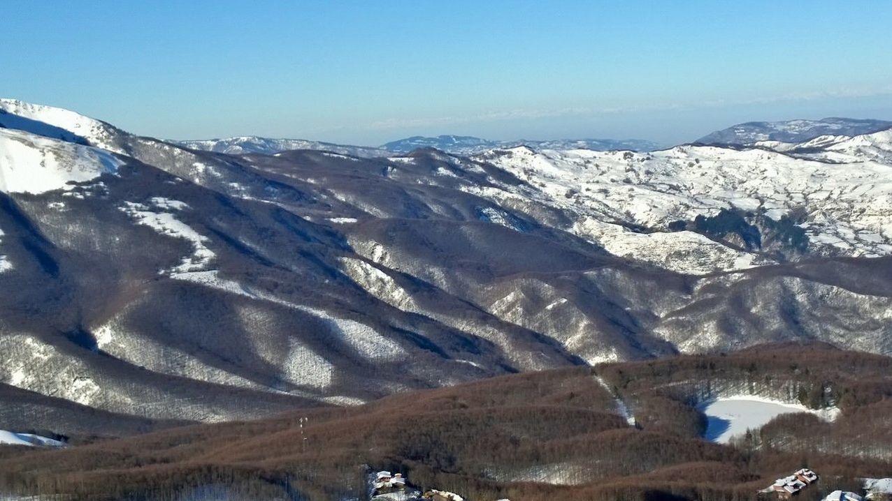 SNOWCAPPED MOUNTAINS AGAINST SKY