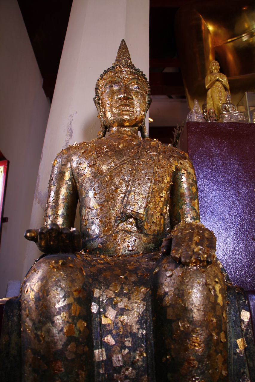 BUDDHA STATUE AGAINST BUILDING