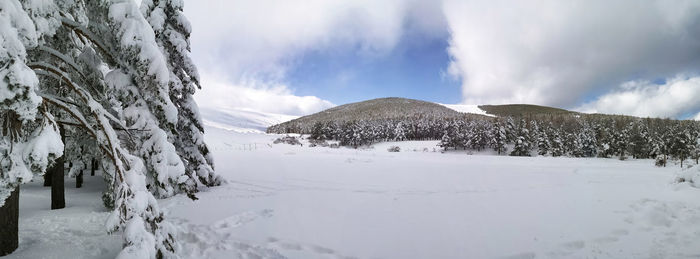 Panoramic view of snowcapped mountains against sky