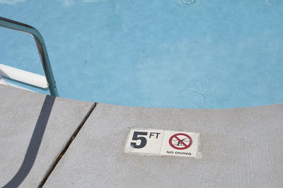 5ft marker at a pool