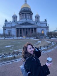 Side view of young woman looking away in city