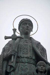 Low angle view of statue of historic building against sky