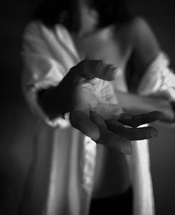 Close-up of woman hand holding leaf